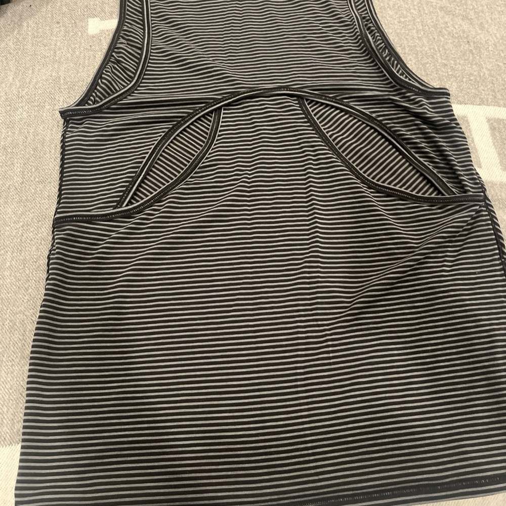 Lululemon Athletica Black and White Tank Top - Picture 5 of 6